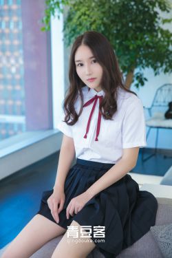 18黄女脱内衣